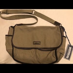 TRUE RELIGION MESSENGER BAG